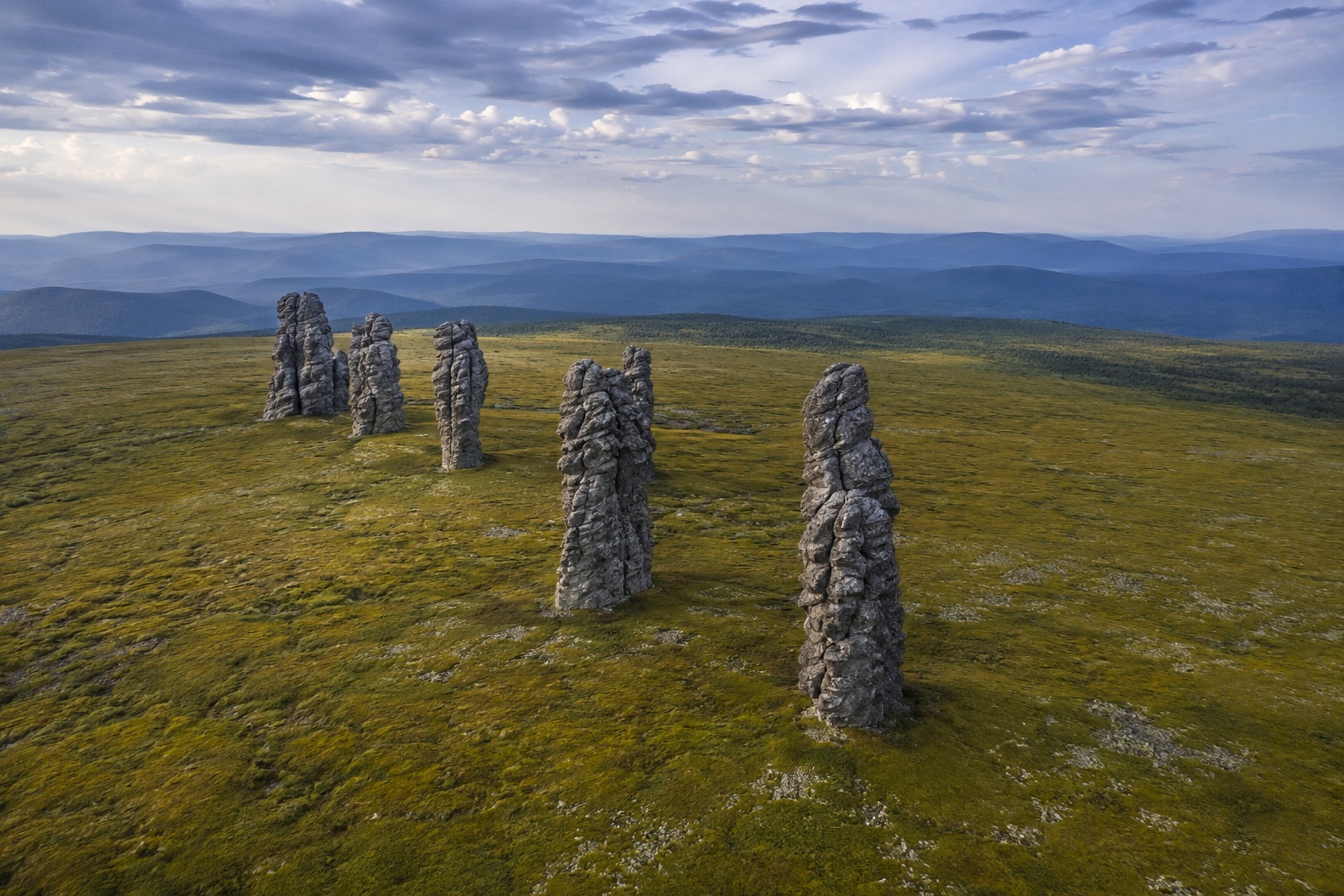 Каменные столбы плато Маньпупунёр